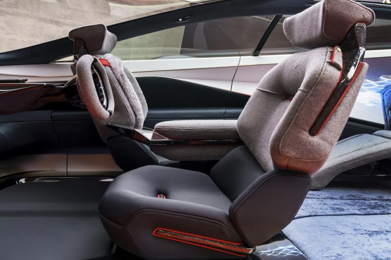  - Aston Martin Lagonda | les photos officielles depuis le salon de Genève